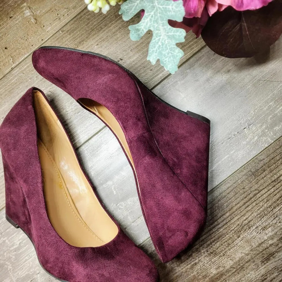 BANANA REPUBLIC Suede Round Toe Wedges Size 6 Wine Color - Picture 9 of 15